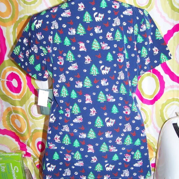 GT Performance NWT Holiday Animals Scrub Top Sz M - Picture 7 of 7
